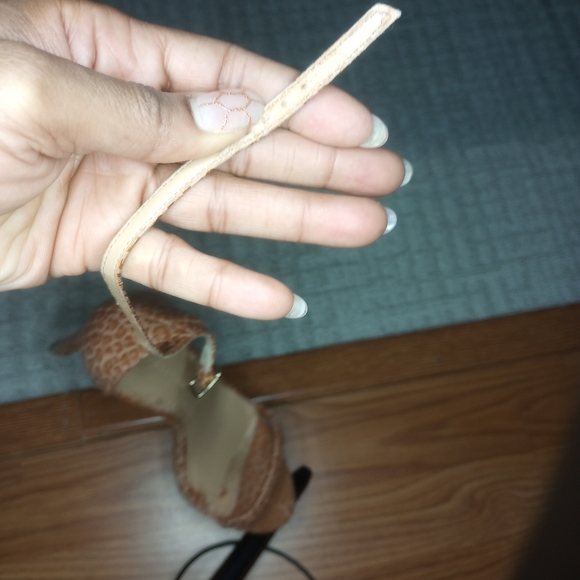 Women's banana republic tan/nude cheetah print strappy heels - Picture 13 of 15